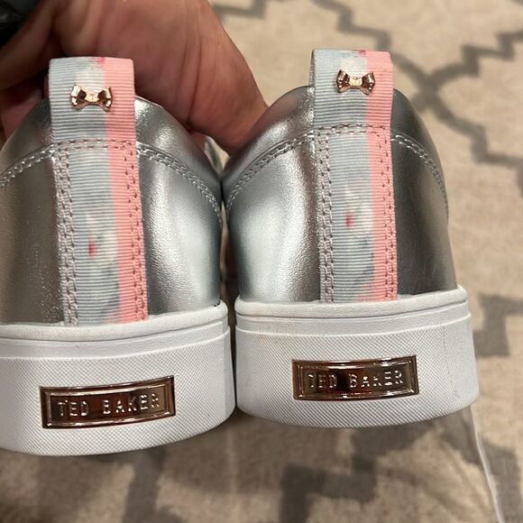 Ted Baker Fushar sneakers size 10 like new condition floral print and suede - Picture 2 of 10